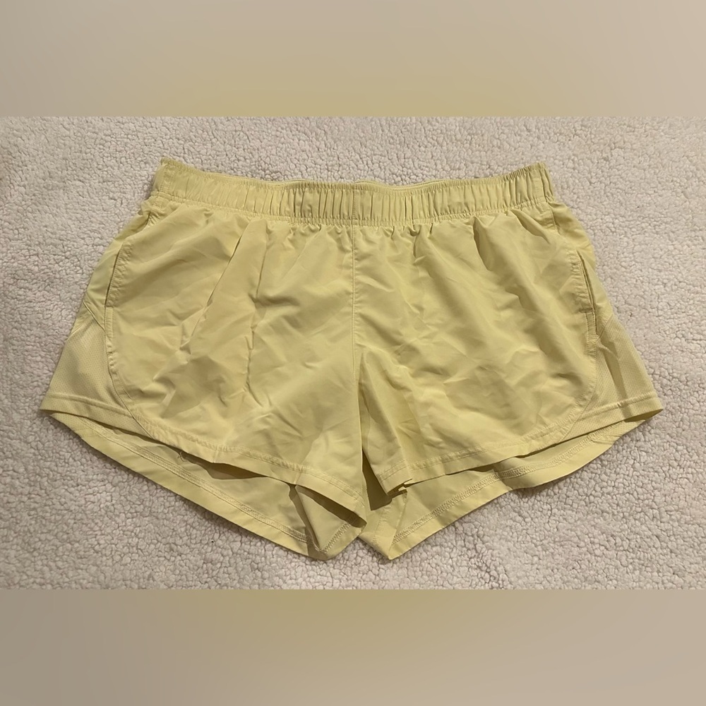 Athletic Women’s Yellow Short with Pockets size X-Large (16-18) has Inner Brief